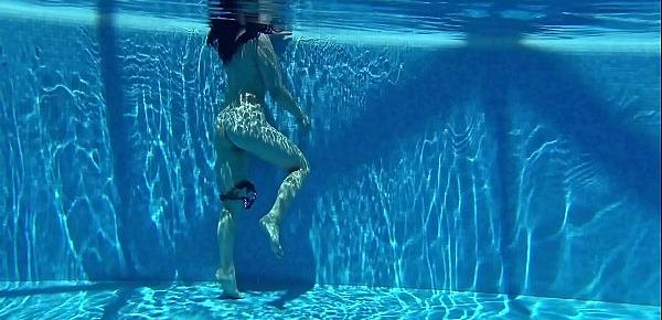  Big tits Sheril goes underwater naked